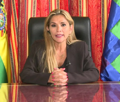 Presidenta de Bolivia pide renuncia a todos sus ministros