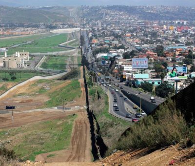 Pide Trump dos mmdd para muro con México