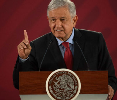 Adiós a los puentes, AMLO propondrá cambios en calendario escolar