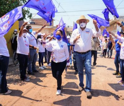 Isaac Piña, candidato del PAN para Presidente Municipal, participó en una misa por el Día de la Santa Cruz, por el Día de los Albañiles