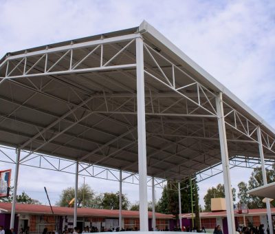 ¡Otro compromiso cumplido! Los alumnos de la telesecundaria 530 en Vía I, ya tienen nuevo techado en sus canchas