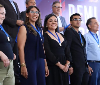 Reconocen a integrantes de la comunidad universitaria con el Galardón «Guanajuato Premio Estatal al Mérito Laboral”