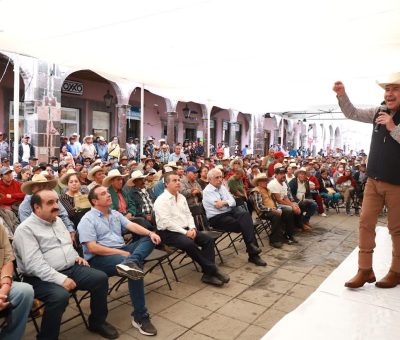 Entrega SDAyR Seguro Catastrófico  a 460 productores de Valle de Santiago