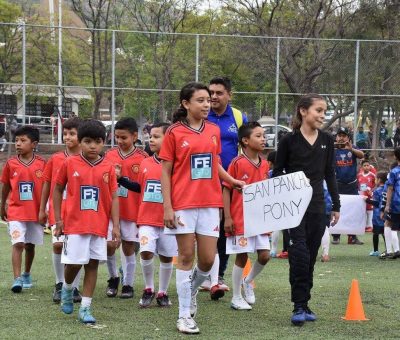 Chío Cervantes inaugura Liga infantil de futbol