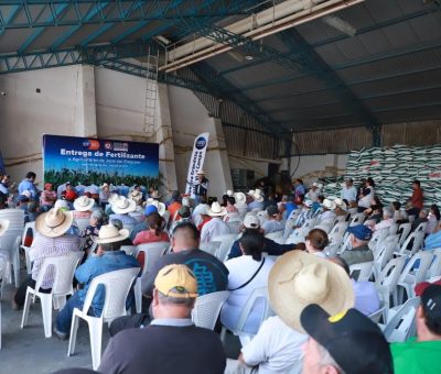 Apoya SDAyR con fertilizantes a agricultores de Jaral