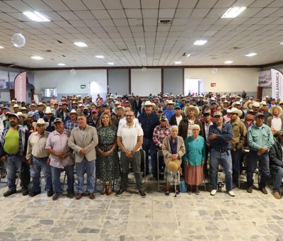 Entregan SDAyR y Municipio fertilizantes  a agricultores de Salamanca