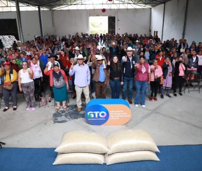 Lleva SDAyR apoyos agrícolas y ganaderos a Atarjea y Santa Catarina