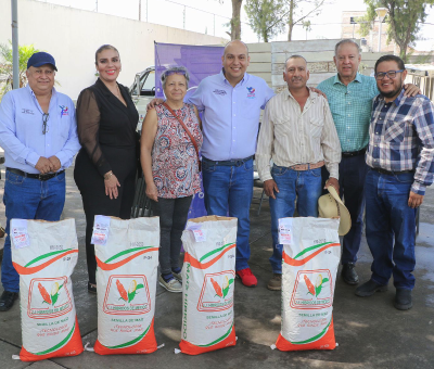 Alcalde Ariel Corona hizo entrega de apoyos a productores agrícolas