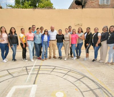 Carlos García lleva a la escuela José Camacho talleres de cultura y tradiciones de Silao como parte del programa Presidente en tu Escuela