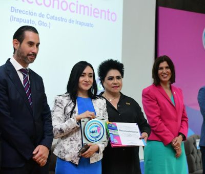 Reconocen a dependencias por desarrollo de la gestión pública municipal