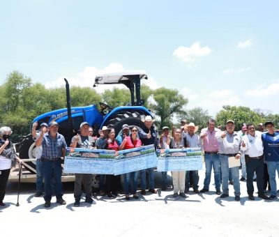 Entrega SDAyR tractor y apoyos a productores de maíz en Jaral y Valle