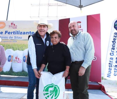 Benefician con fertilizante a 784 agricultores de Silao