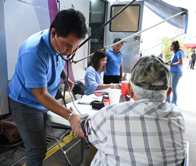 Llevan servicios de salud a Laguna Larga