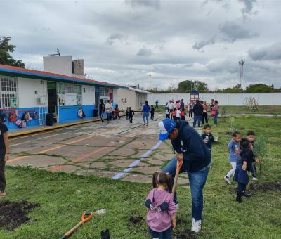 Jóvenes siembran un futuro más verde para Guanajuato