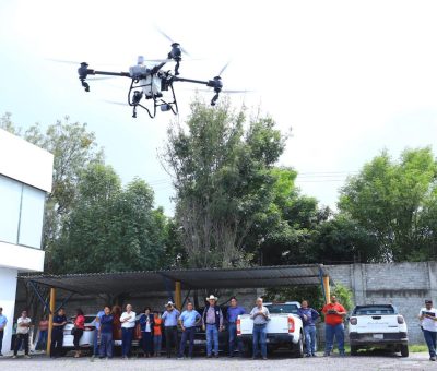 Entrega SDAyR drones y apoyos económicos del maíz en Valle de Santiago