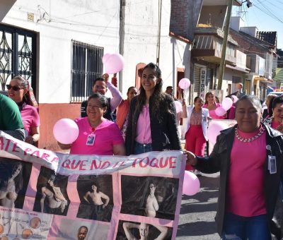 Mujeres participan en Marcha por la Prevención del Cáncer de Mama