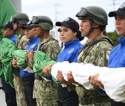 Realizan izamiento de Bandera