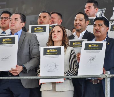 Firma Samantha Smith compromisos de CONFÍA, la nueva estrategia estatal de  seguridad