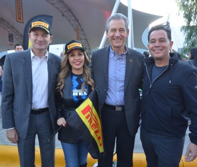 Da Melanie banderazo a pilotos de la Carrera Panamericana en Pirelli Silao