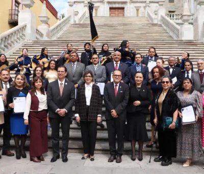 Celebran 30 años de egreso generación 1990-1994 de la Licenciatura en Derecho UG