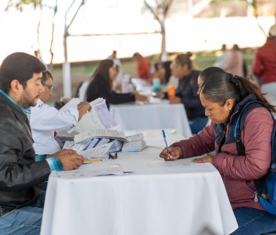 Motivan a estudiantes de Guanajuato con beca municipal