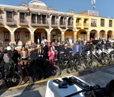 Alcaldesa Cinthia Teniente entregó esta mañana parte del equipo a elementos de seguridad pública