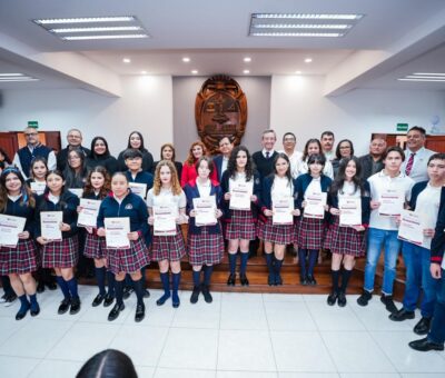 RECIBEN RECONOCIMIENTOS AL DESEMPEÑO ACADÉMICO ALUMNOS DEL CONALEP Y LA NORMAL “JUSTO SIERRA”