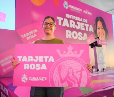 Entrega Gobernadora Tarjetas Rosas en San José Iturbide